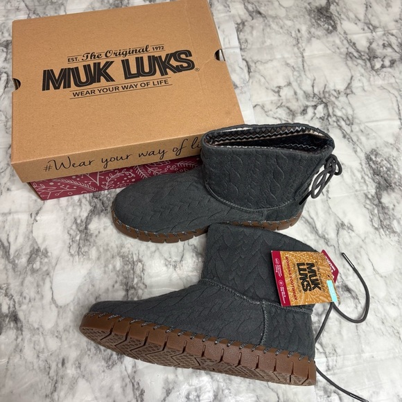 Muk Luks size 8 Dark Grey Heather Gray Slip ok Booties Boots NWT New in box - Picture 1 of 7
